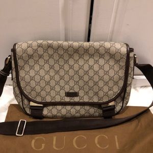 Gucci crossbody messenger
